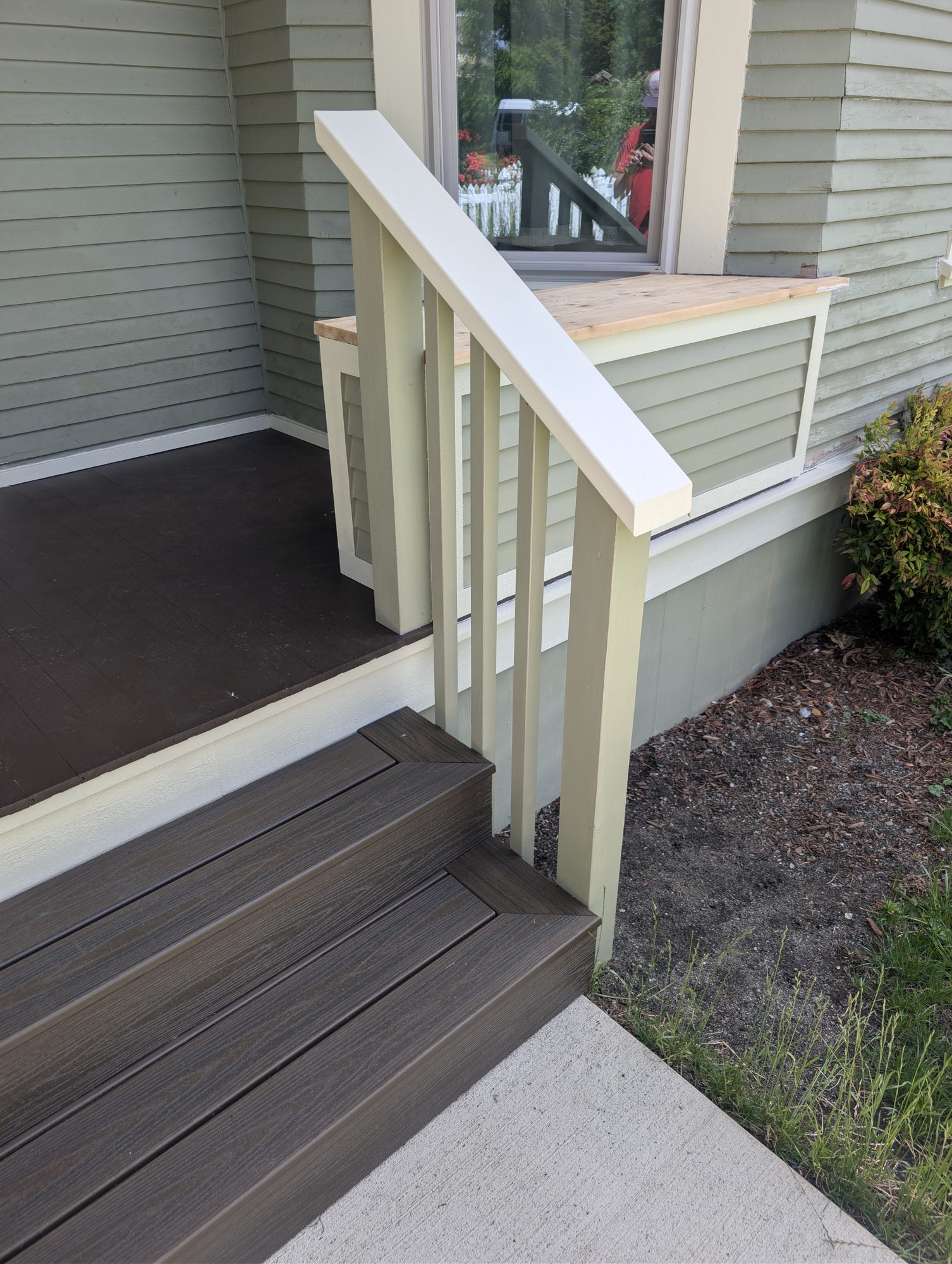 Custom deck and railing built by Premier Construction Services